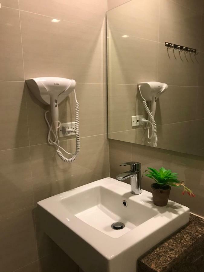 Travellers 101 Condo Near Manila Airport Ngoại thất bức ảnh